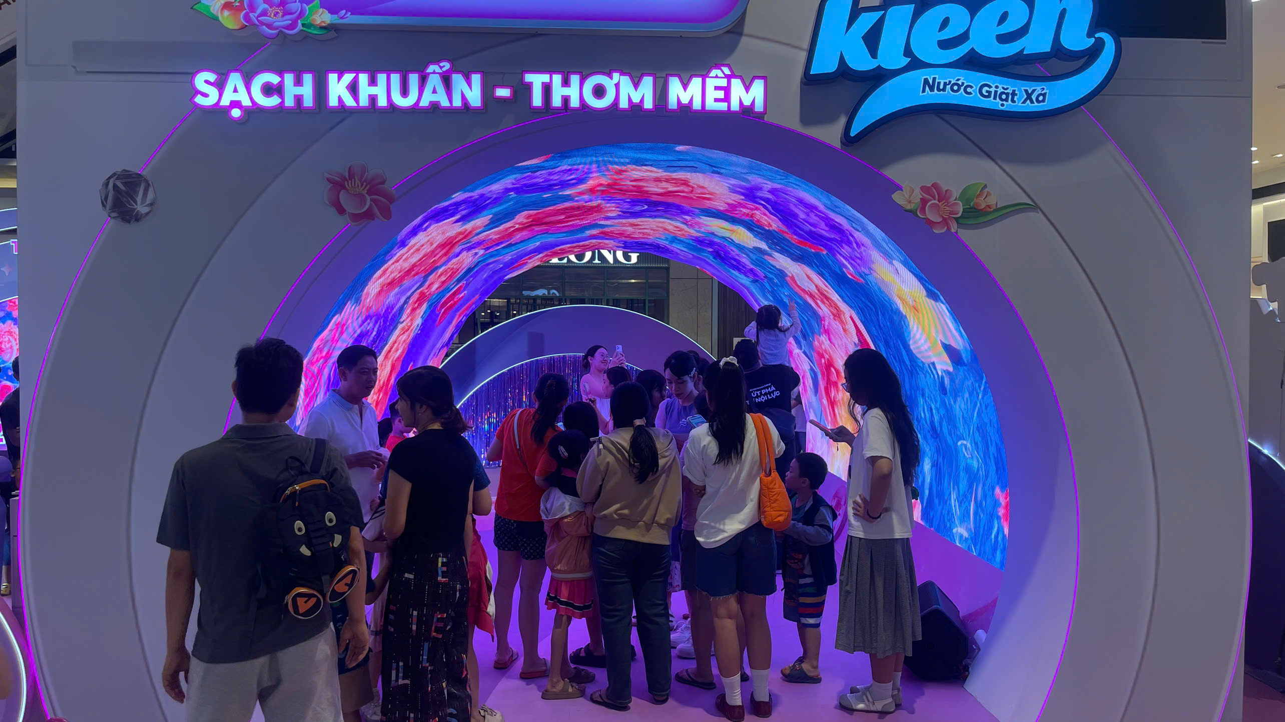 Cho thuê màn hình LED P3 trong nhà siêu nét giá rẻ tại TPHCM
            
            
            dịch vụ màn hình LED, màn hình LED P2.6
                        dịch vụ cho thuê màn hình LED, lắp đặt màn hình LED
                        dịch vụ màn hình LED trọn gói, thi công màn hình LED
                        cho thuê màn hình LED ngoài trời, màn hình LED trong nhà
                        cho thuê màn hình LED sự kiện, dịch vụ màn hình LED
                        cho thuê màn hình LED P2.6 Cube, màn hình LED triển lãm
                        cho thuê màn hình LED sàn, dịch vụ màn hình LED tương tác
                        dịch vụ màn hình LED chuyên nghiệp, cho thuê màn hình LED
                        dịch vụ màn hình LED chất lượng cao, cho thuê màn hình LED